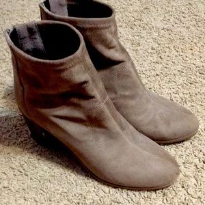 BC born California, suede brown 3” heel